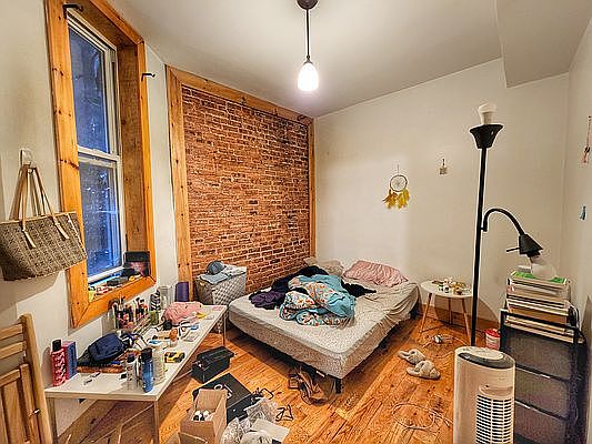 3rd image of 643 Willoughby Ave Floor 1