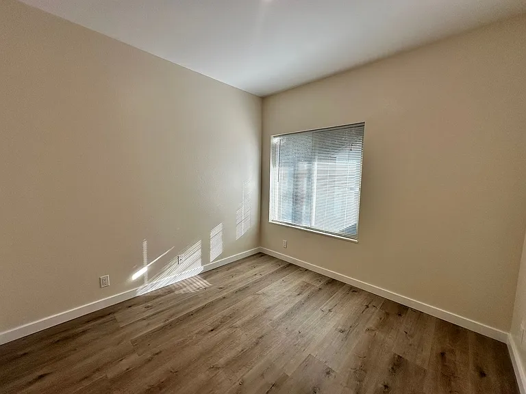387 S 58th St — Photo 11