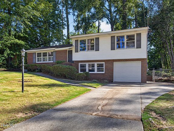 3rd image of 2920 Hampshire Drive