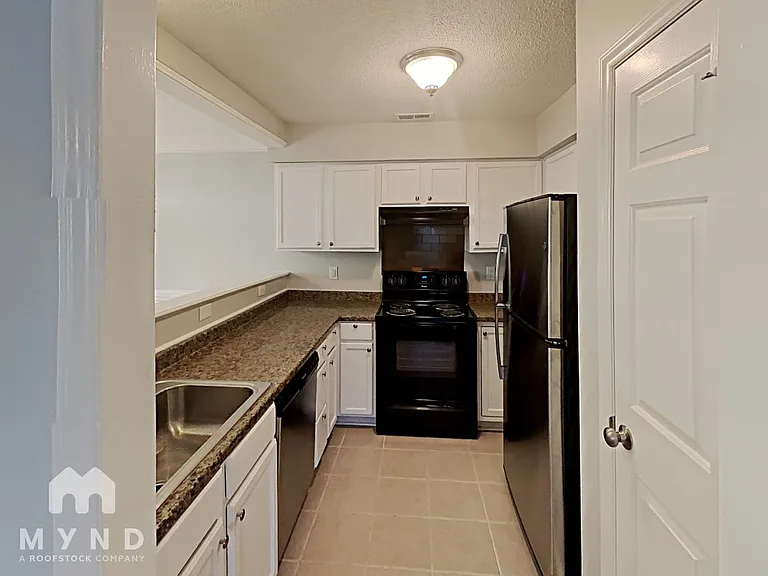 6 Yorkfield Ct — Photo 3