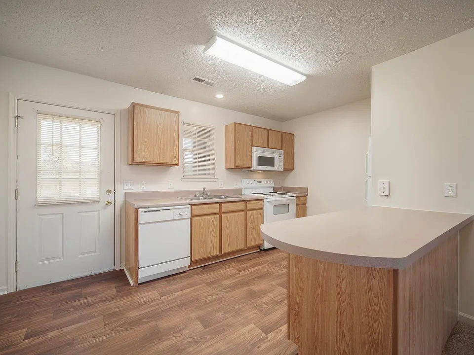 1633 Cobblestone Ln