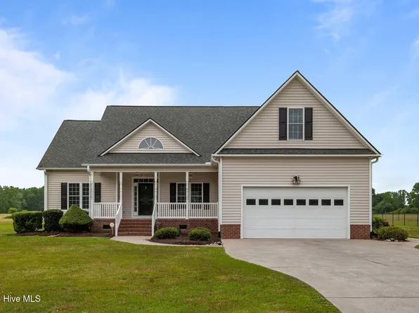 2560 Plumosa Drive, Grimesland, NC 27837