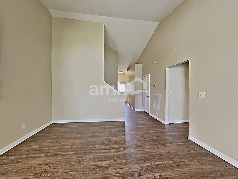 1001 Mallory Ln — Photo 6