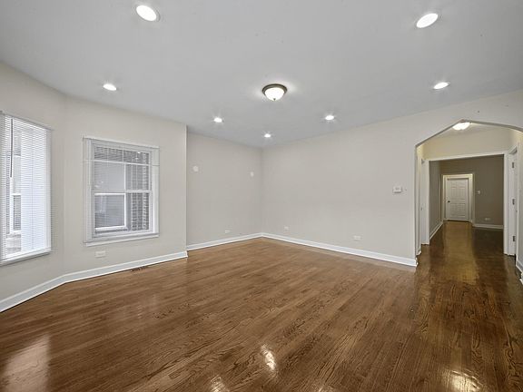 3rd image of 7629 S Kingston Ave Unit 1