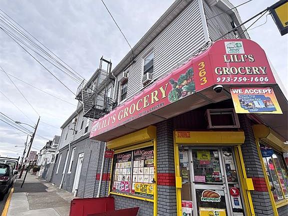 2nd image of 365 10th Ave