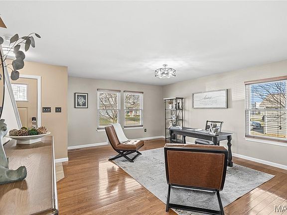 5th image of 70 Willow Springs Dr