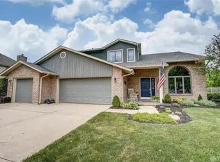 109 Old Carriage Dr, Englewood, OH