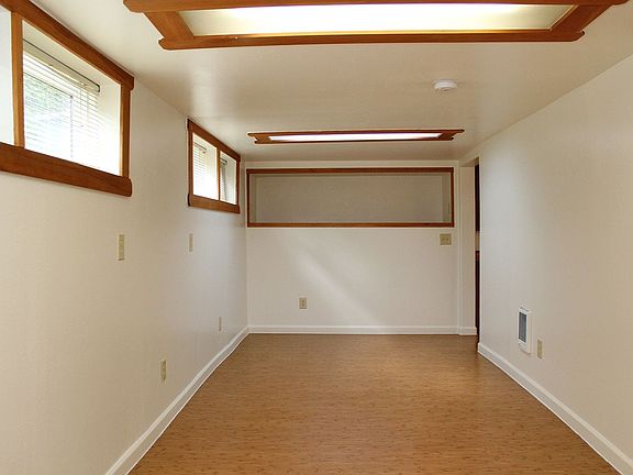 4th image of 3414-3416 S Kelly Ave #3418
