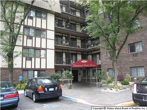 2nd image of 2 Elmwood Park Dr APT 525