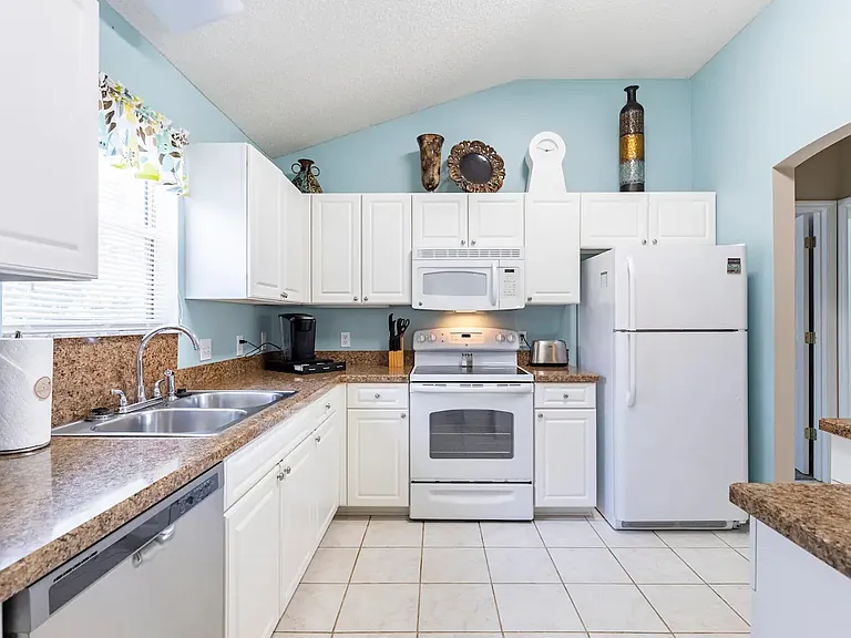613 Juanita Ct — Photo 11