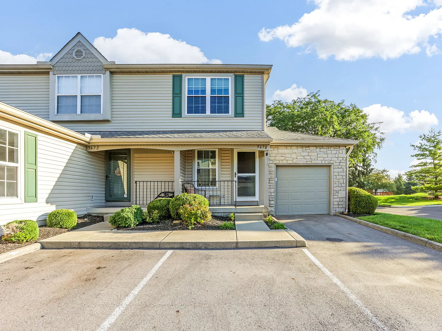2 bed, 2.5 bath, 1209 sqft, $1,995 — Photo 1