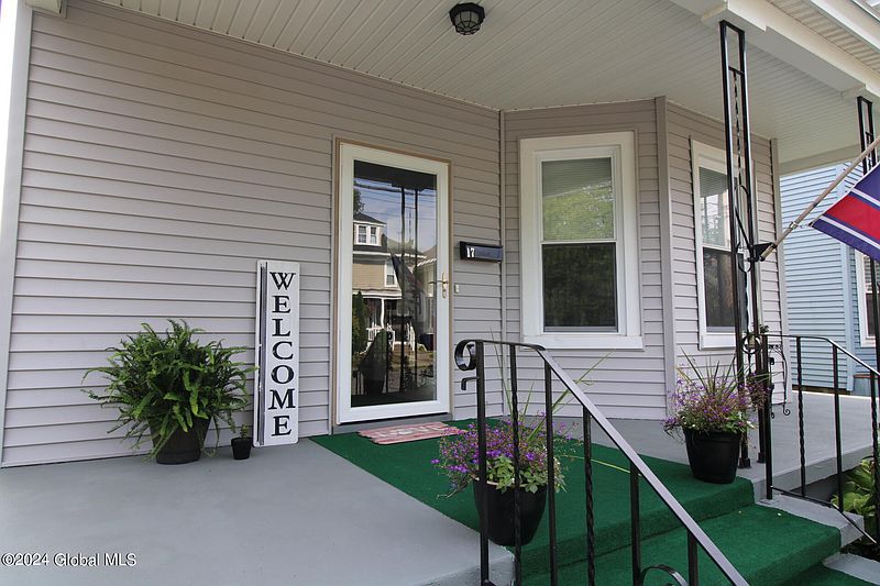 3rd image of 17 Bruce Street