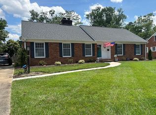 2809 Northampton Dr, Greensboro, NC 27408