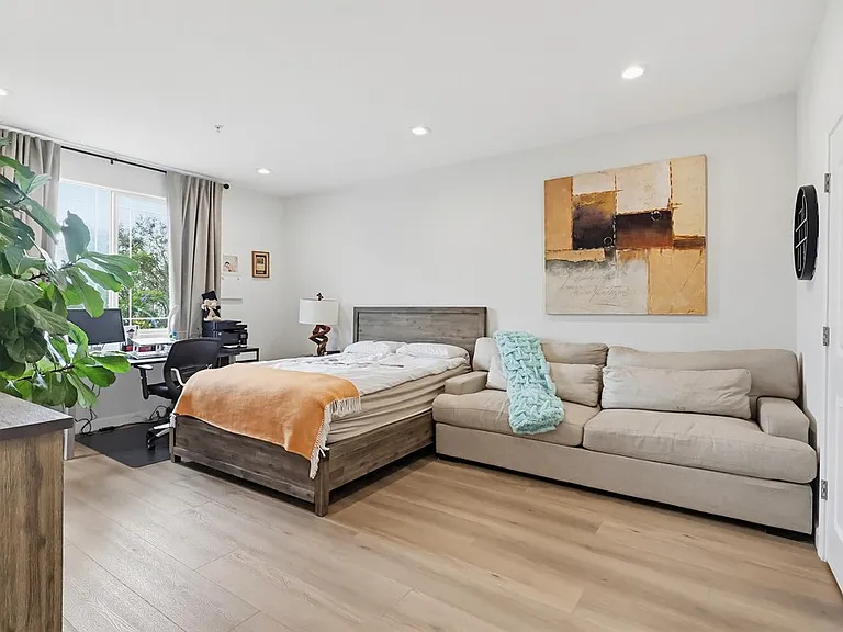 5132 W Maplewood Ave #202 — Photo 35
