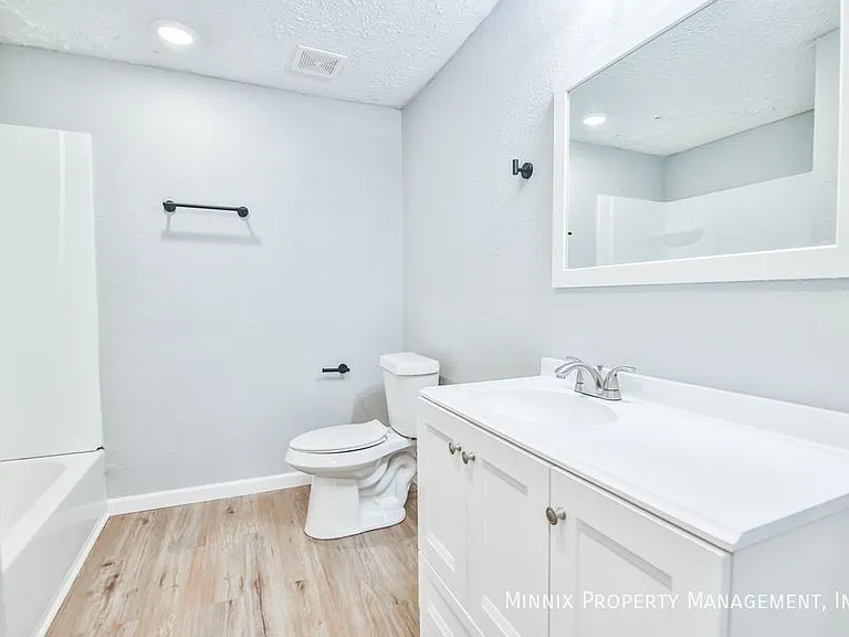1300 S 11th St — Photo 25