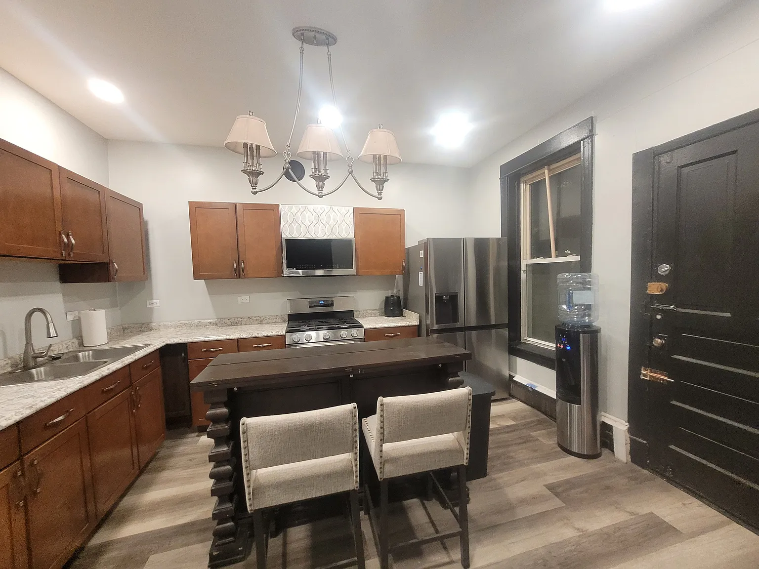 Upscale, All Inclusive 3 Bedroom 1 Bath Co-Living Arrangement — Photo 2