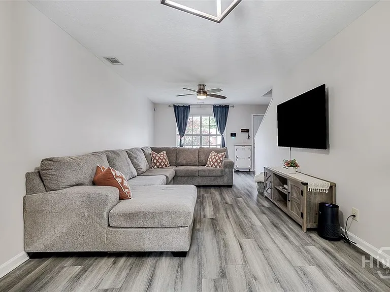 110 Embassy Ct — Photo 11