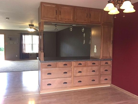 5th image of 1147 Pin Oak Dr