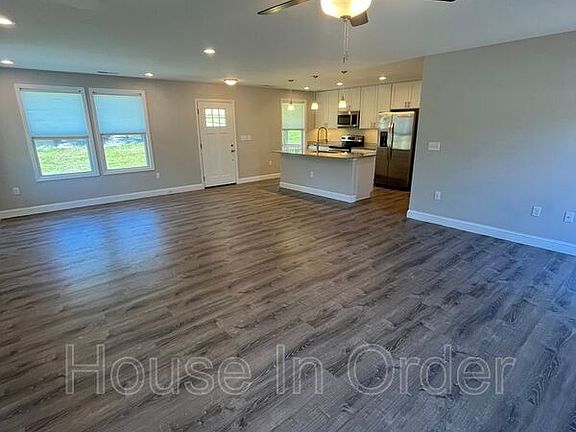 3rd image of 102 Zoeys Cove Rd