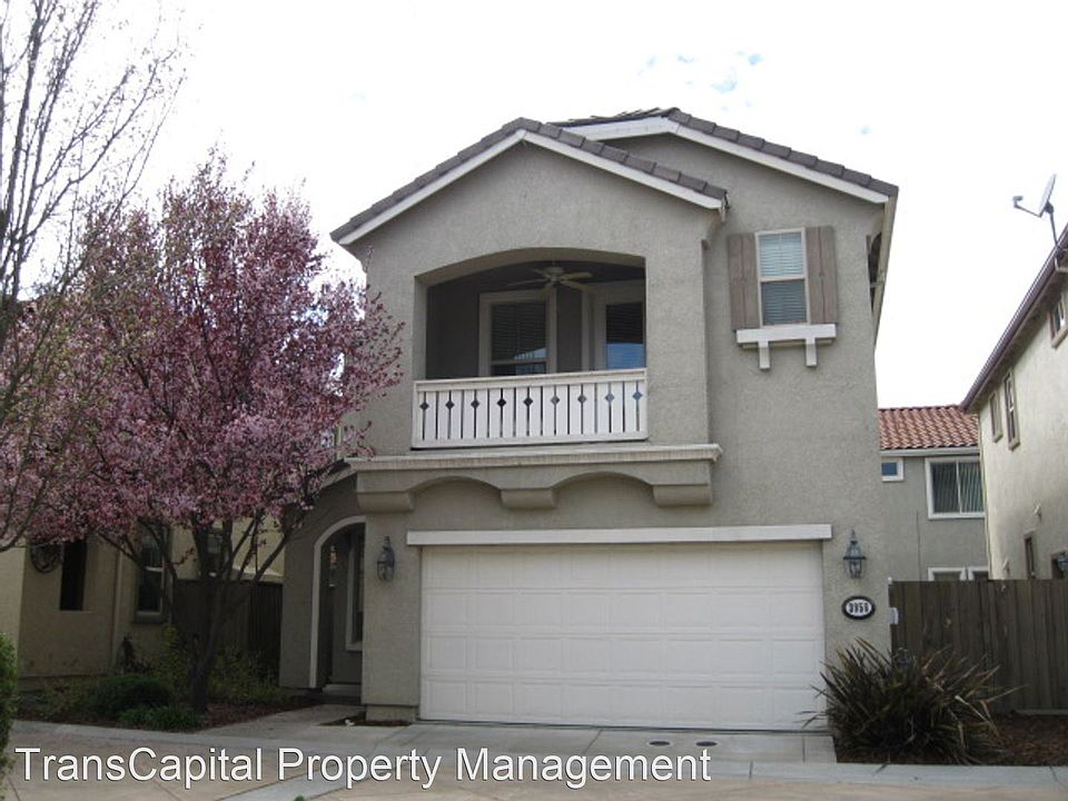 1st image of 3956 Prosser St