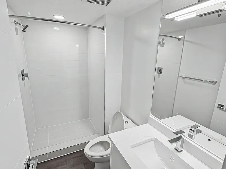 5733 Cambie St — Photo 37