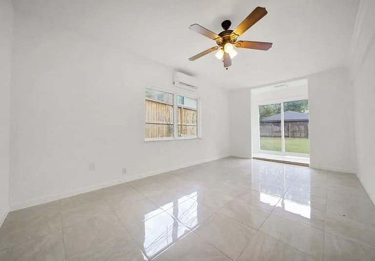 10042 Briar Forest Dr — Photo 48