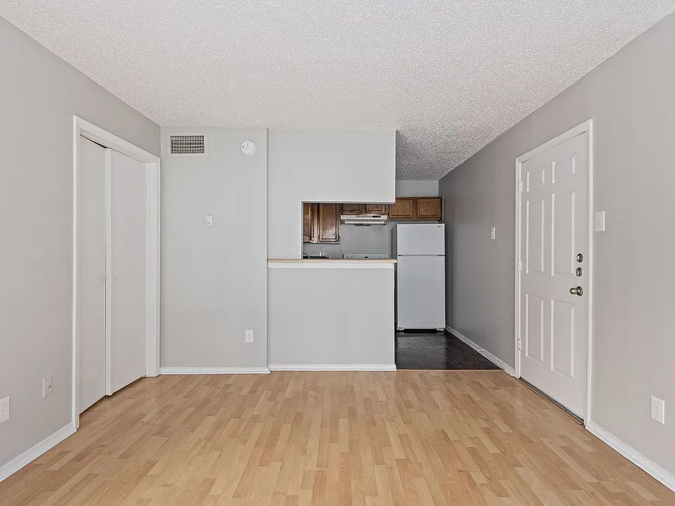 18333 Roehampton Dr #418