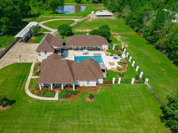 14247 Blackwater Rd, Baker, LA 70714