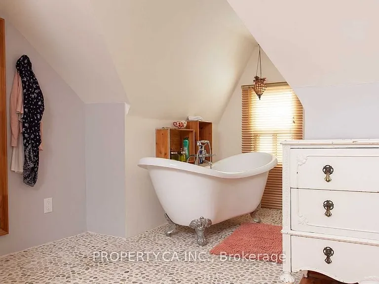 13 Hook Ave #UPPER — Photo 7