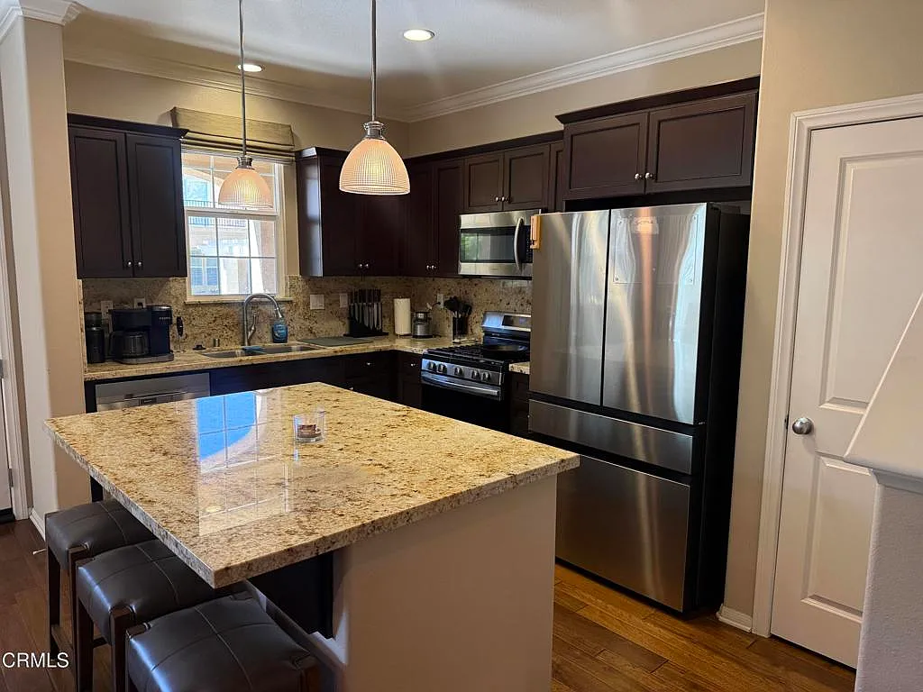 4 bed, 3.0 bath, 1565 sqft, $4,000 — Photo 3