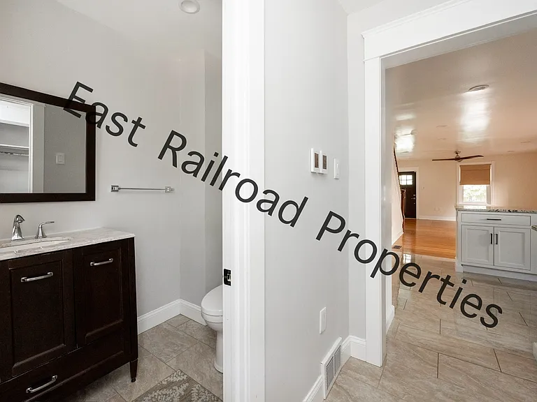 E Railroad Ave — Photo 14