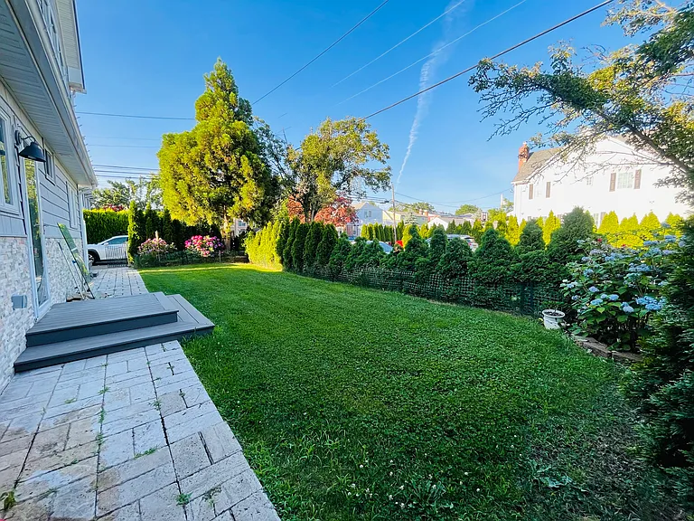 253 Devonshire Dr #1 — Photo 9