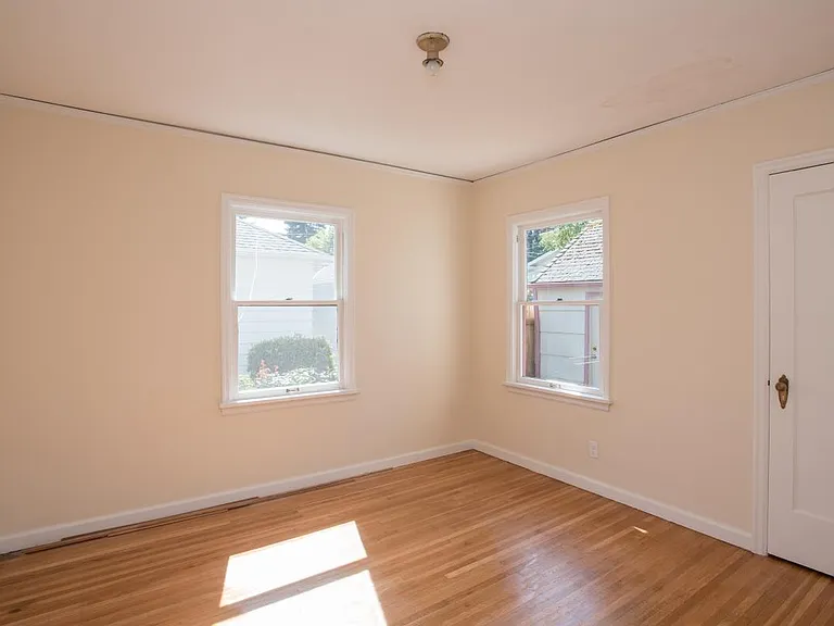 Bedroom on mail floor