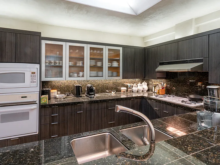 1031 E Hyman Ave — Photo 7