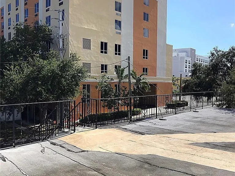 209 NW 1st Ave — Photo 10