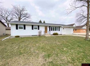 104 E 10th St, Winthrop, MN 55396