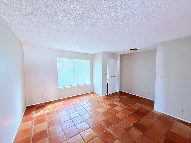 9611 Blue Creek Ln — Photo 6