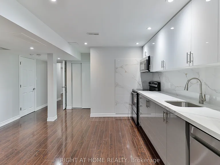 186 Cosgrove Dr #BASEMENT — Photo 10