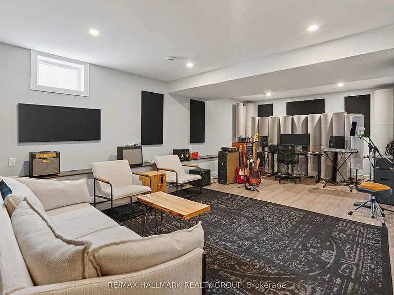 1583 Maxime St — Photo 24