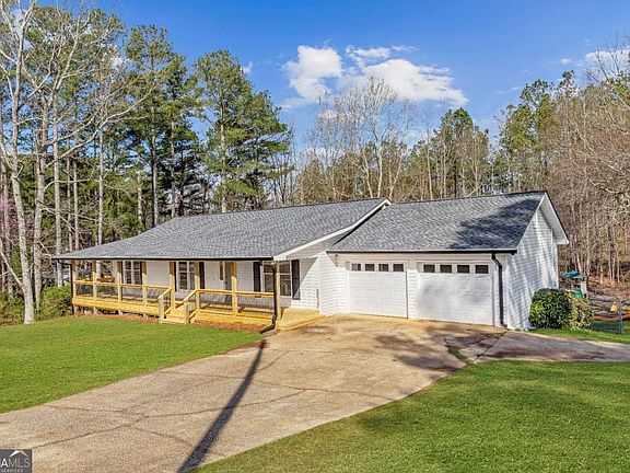 3rd image of 616 Wells Rd