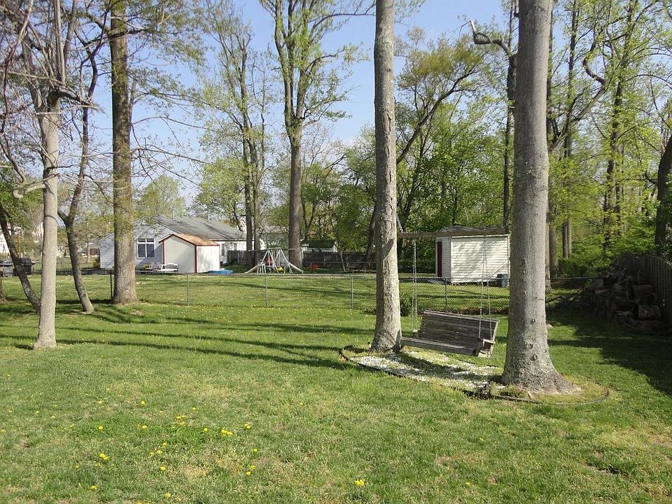2nd image of 476 W Oak Rd #West
