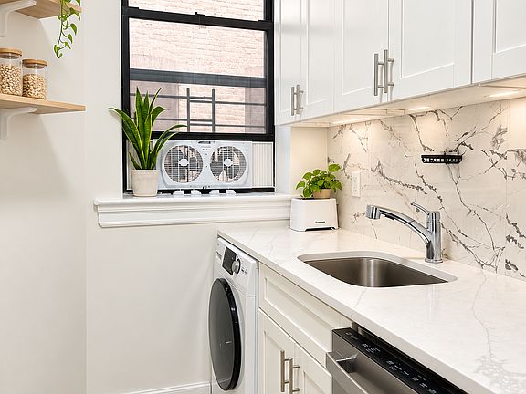 3rd image of 522 W 151st St APT 32