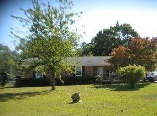 1433 Glanis Dr, Fayetteville, NC 28304