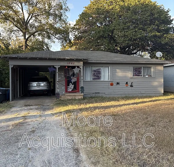 1047 Star St — Photo 1