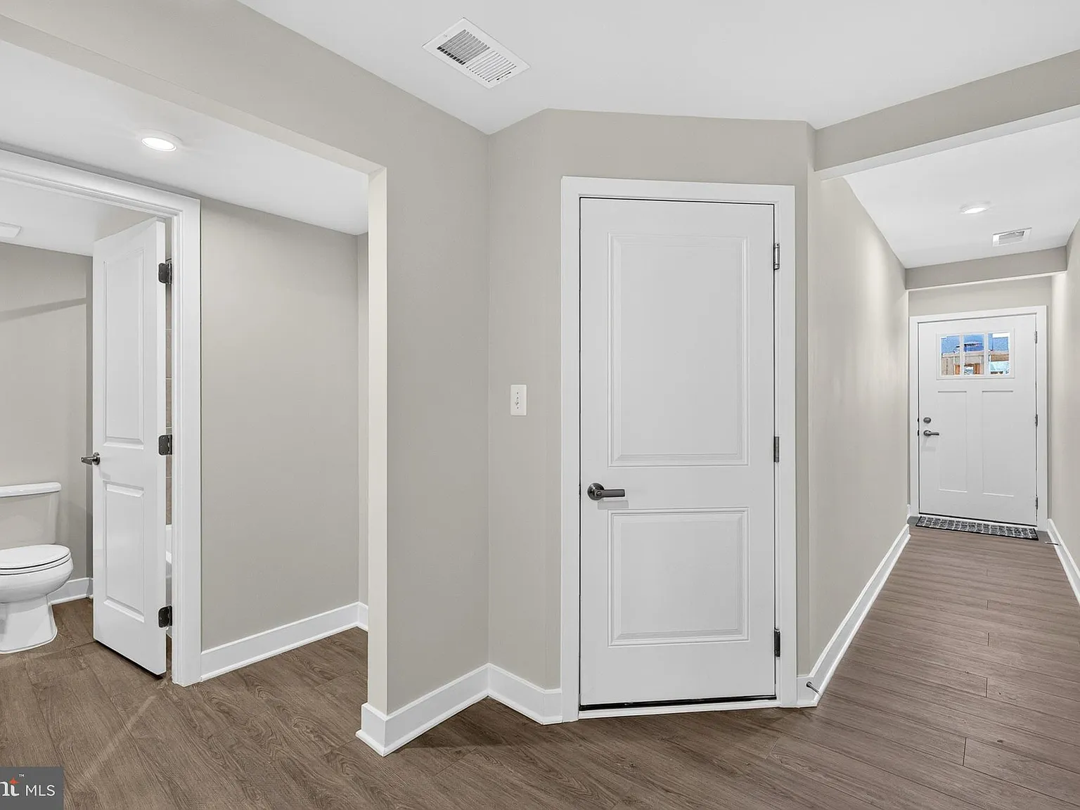 4 bed, 3.5 bath, 2237 sqft, $2,900 — Photo 3