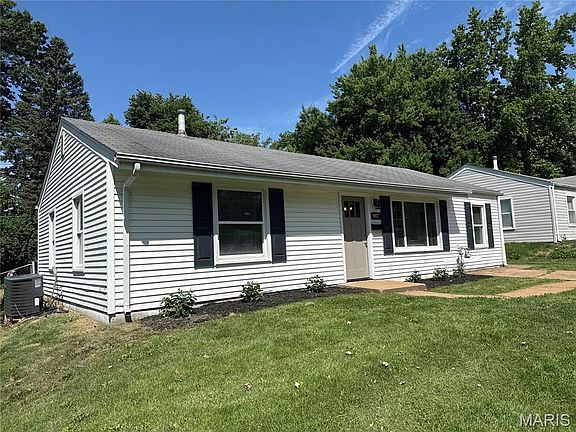3rd image of 9857 Dennis Dr