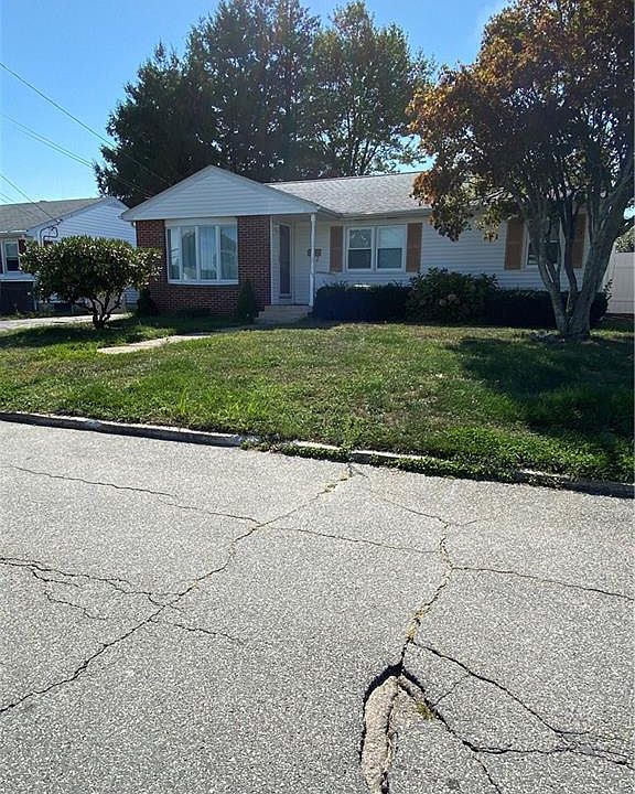 1st image of 32 Palm St