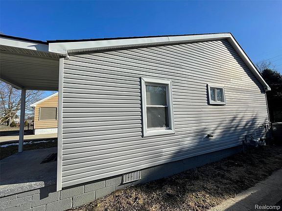 3rd image of 26431 Trowbridge St S