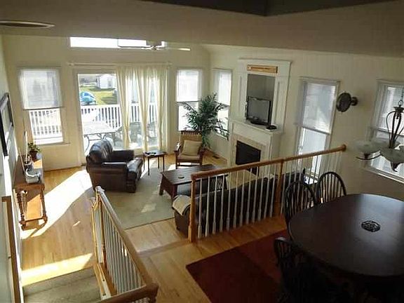 2nd image of 117 44th St #W