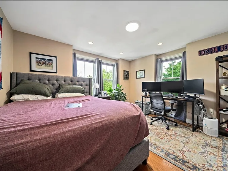 32 Adamson St #E — Photo 8